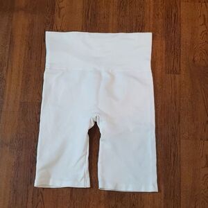 Warner's Womens Sz L/XL No Muffin Top Seamless High-Waisted Shorts